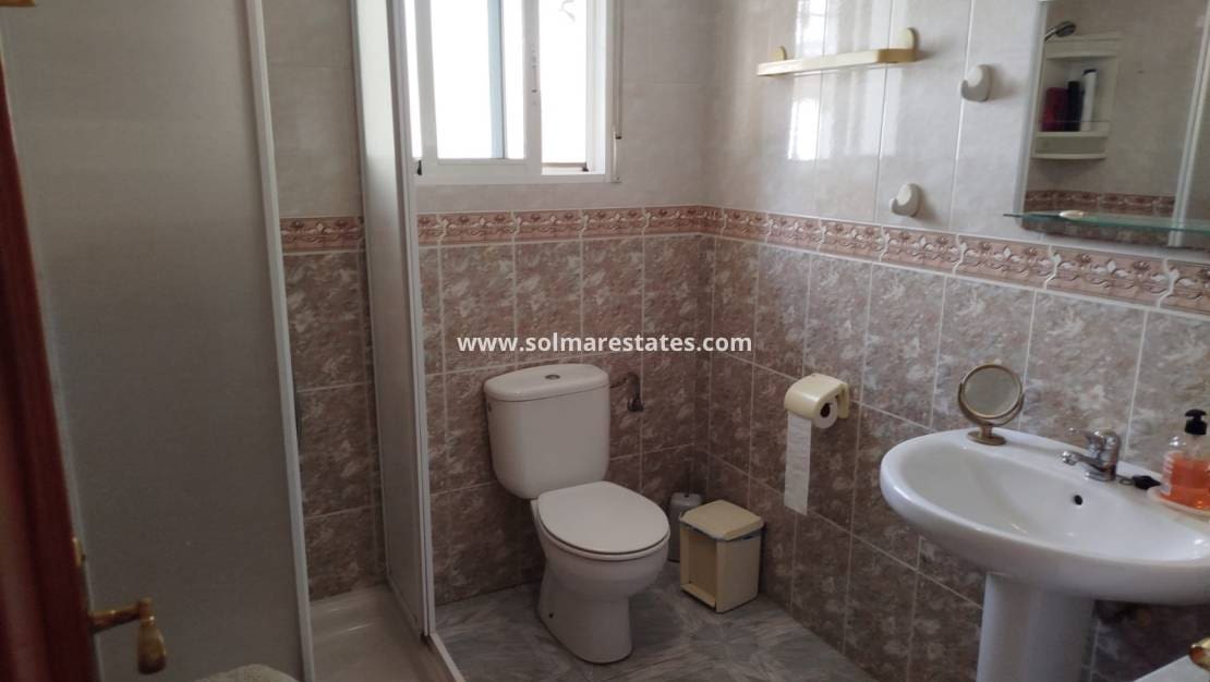 3 slaapkamer Villa te koop in La Zenia met zwembad - € 379.000 (Ref: 9438597)