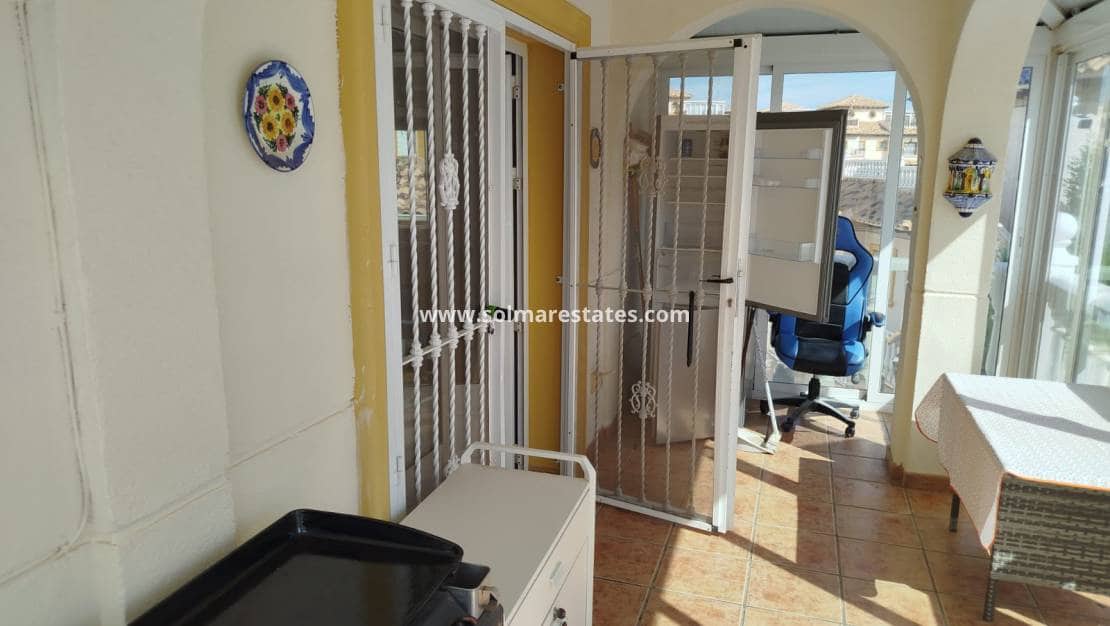 3 slaapkamer Villa te koop in La Zenia met zwembad - € 379.000 (Ref: 9438597)