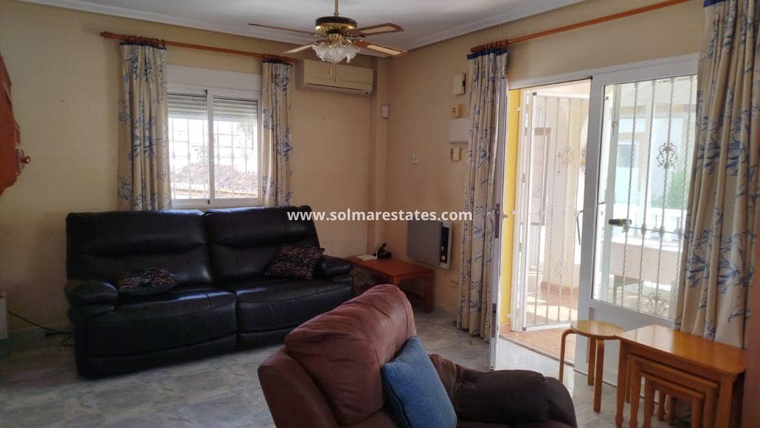 3 slaapkamer Villa te koop in La Zenia met zwembad - € 379.000 (Ref: 9438597)