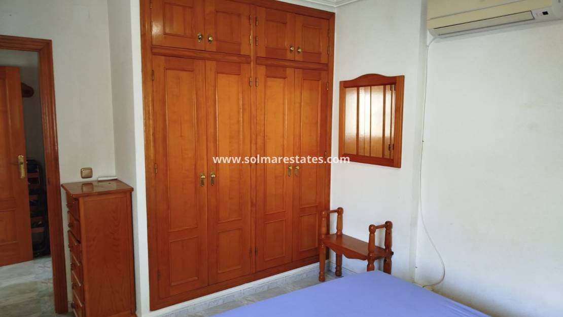 3 slaapkamer Villa te koop in La Zenia met zwembad - € 379.000 (Ref: 9438597)