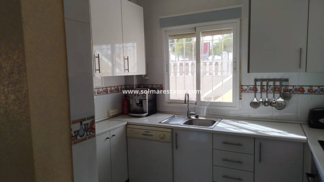 3 slaapkamer Villa te koop in La Zenia met zwembad - € 379.000 (Ref: 9438597)