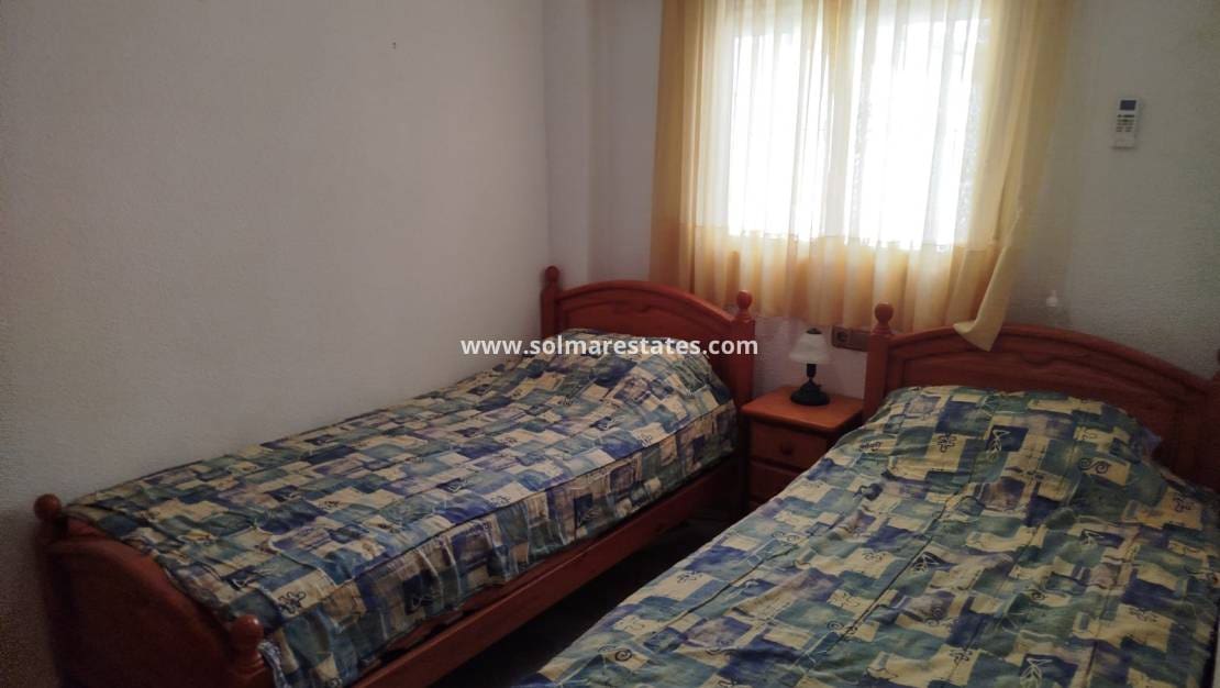 3 slaapkamer Villa te koop in La Zenia met zwembad - € 379.000 (Ref: 9438597)