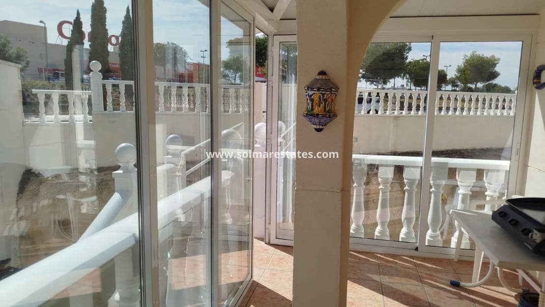 3 slaapkamer Villa te koop in La Zenia met zwembad - € 379.000 (Ref: 9438597)