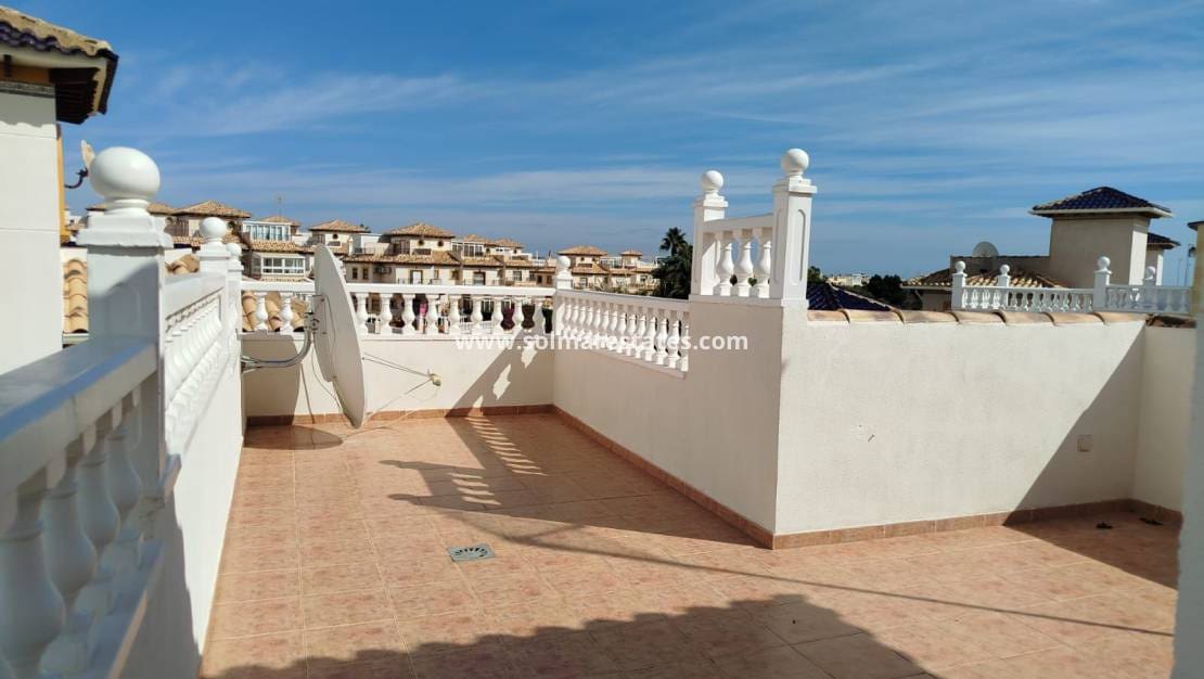 3 slaapkamer Villa te koop in La Zenia met zwembad - € 379.000 (Ref: 9438597)