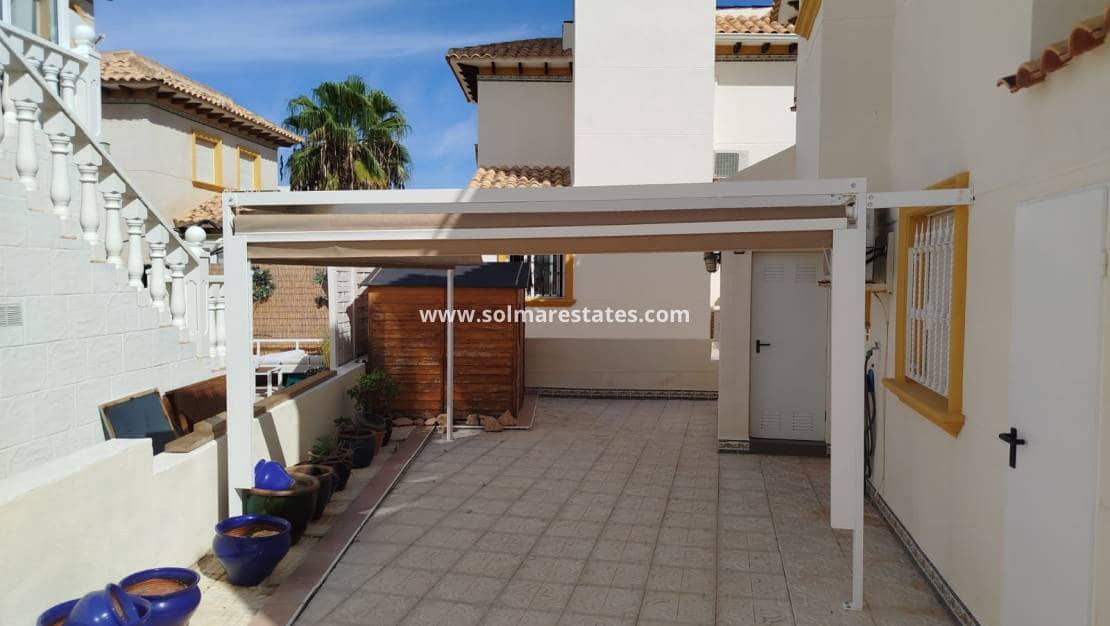 3 slaapkamer Villa te koop in La Zenia met zwembad - € 379.000 (Ref: 9438597)