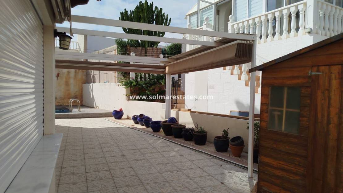 3 slaapkamer Villa te koop in La Zenia met zwembad - € 379.000 (Ref: 9438597)