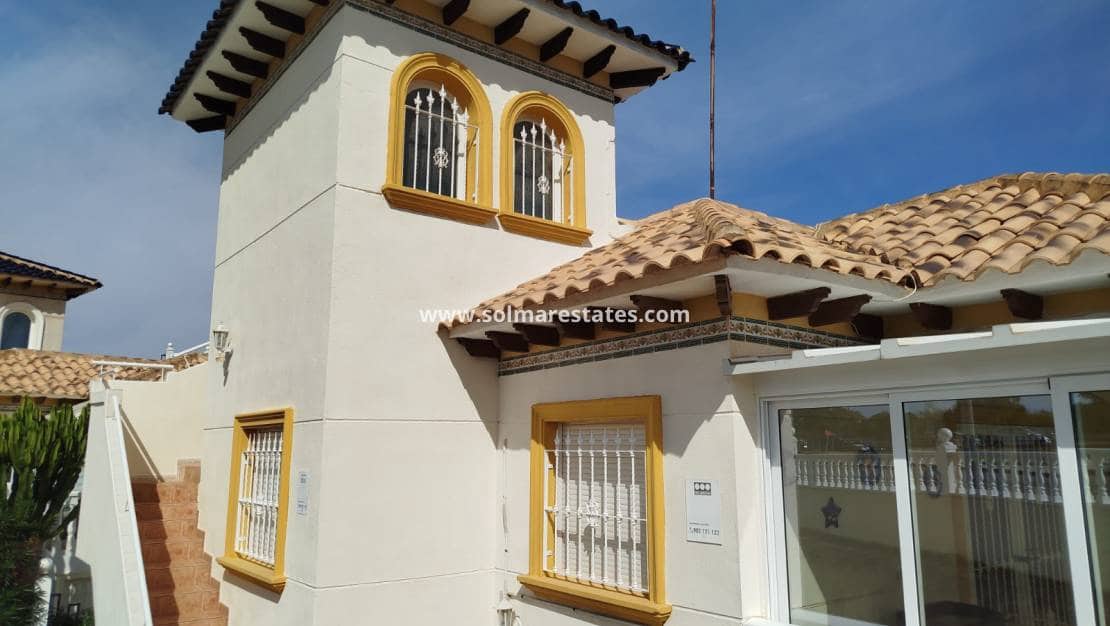 3 slaapkamer Villa te koop in La Zenia met zwembad - € 379.000 (Ref: 9438597)