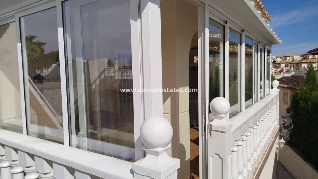 3 slaapkamer Villa te koop in La Zenia met zwembad - € 379.000 (Ref: 9438597)