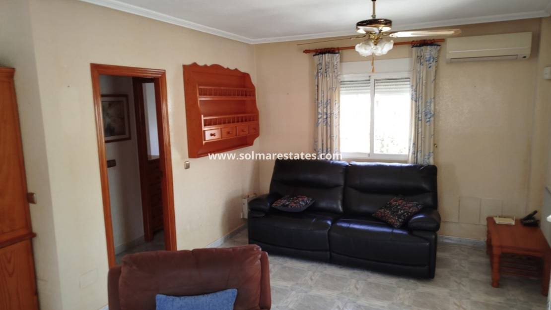 3 slaapkamer Villa te koop in La Zenia met zwembad - € 379.000 (Ref: 9438597)