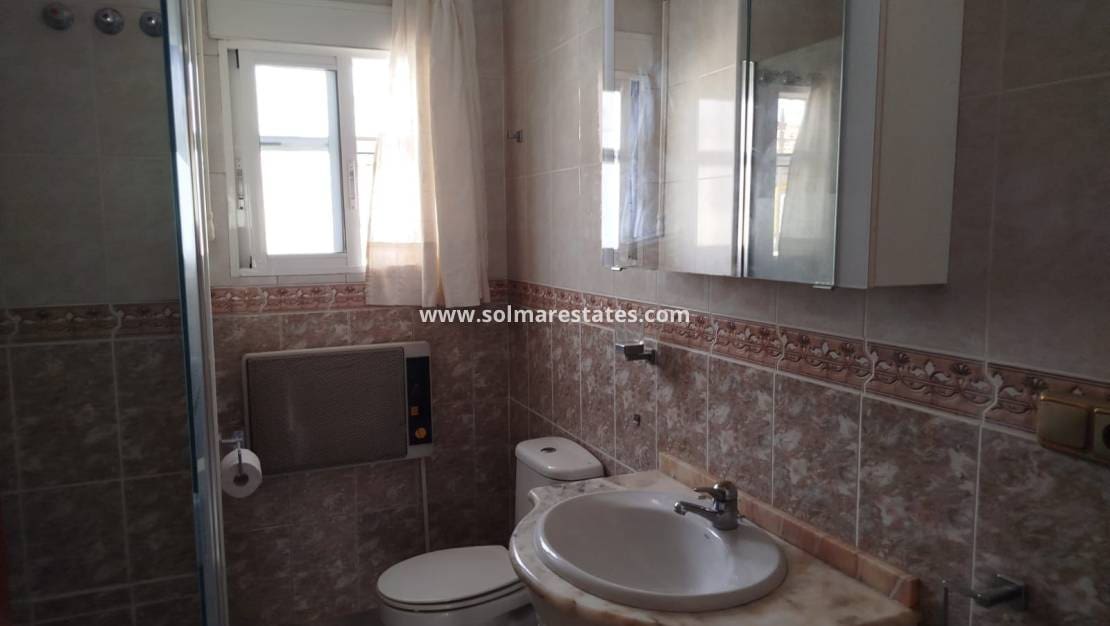 3 slaapkamer Villa te koop in La Zenia met zwembad - € 379.000 (Ref: 9438597)
