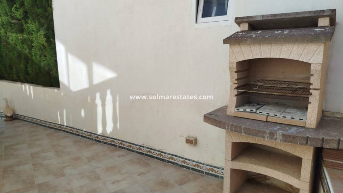 3 slaapkamer Villa te koop in La Zenia met zwembad - € 379.000 (Ref: 9438597)