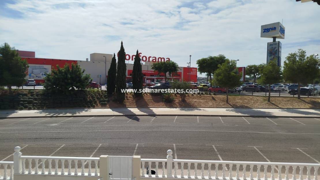 3 slaapkamer Villa te koop in La Zenia met zwembad - € 379.000 (Ref: 9438597)