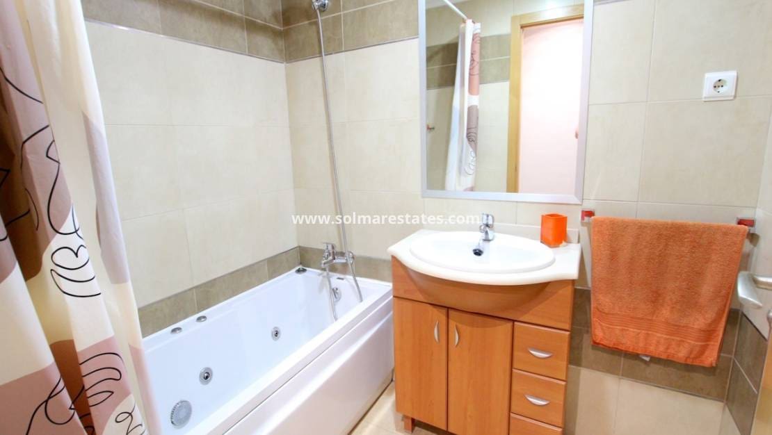 3 makuuhuone Huoneisto myytävänä paikassa Almoradi - 117 000 € (Ref: 9438598)