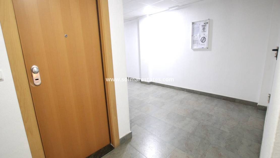 3 makuuhuone Huoneisto myytävänä paikassa Almoradi - 117 000 € (Ref: 9438598)