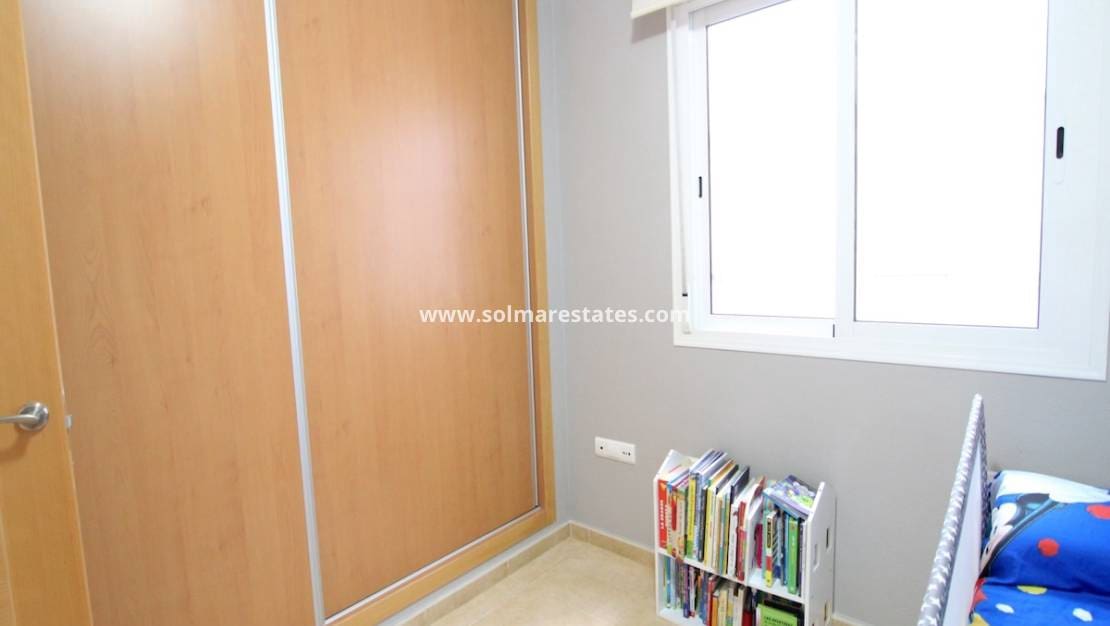 3 makuuhuone Huoneisto myytävänä paikassa Almoradi - 117 000 € (Ref: 9438598)