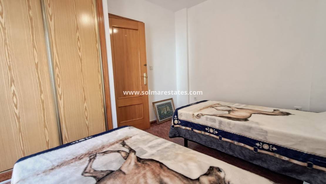 3 soverom Kjedet enebolig til salgs i La Zenia med svømmebasseng - € 210 000 (Ref: 9438601)