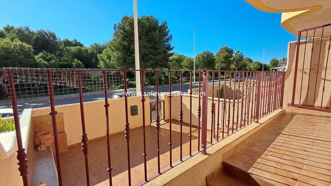 3 soverom Kjedet enebolig til salgs i La Zenia med svømmebasseng - € 210 000 (Ref: 9438601)