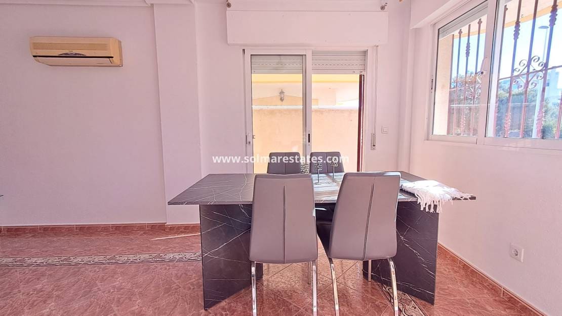 3 soverom Kjedet enebolig til salgs i La Zenia med svømmebasseng - € 210 000 (Ref: 9438601)