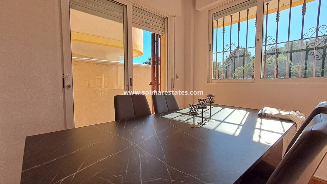 3 soverom Kjedet enebolig til salgs i La Zenia med svømmebasseng - € 210 000 (Ref: 9438601)