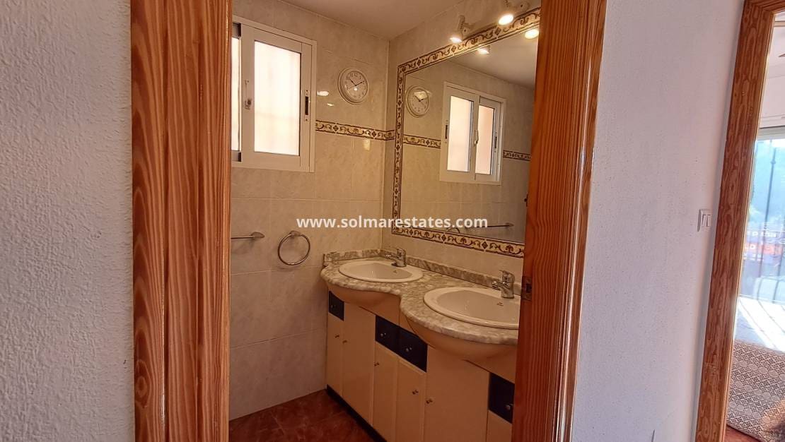 3 soverom Kjedet enebolig til salgs i La Zenia med svømmebasseng - € 210 000 (Ref: 9438601)