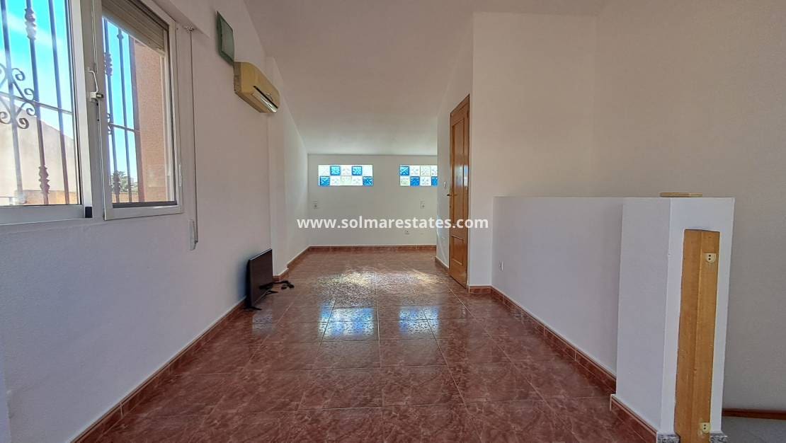 3 soverom Kjedet enebolig til salgs i La Zenia med svømmebasseng - € 210 000 (Ref: 9438601)