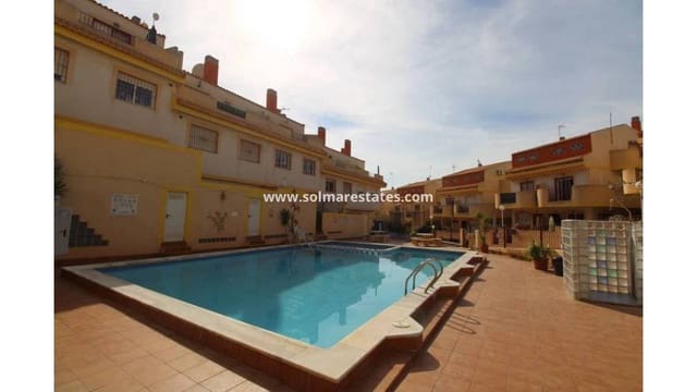 3 soverom Kjedet enebolig til salgs i La Zenia, Orihuela med svømmebasseng - € 210 000 (Ref: 9438601)