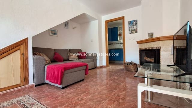 3 soverom Kjedet enebolig til salgs i La Zenia, Orihuela med svømmebasseng - € 210 000 (Ref: 9438601)