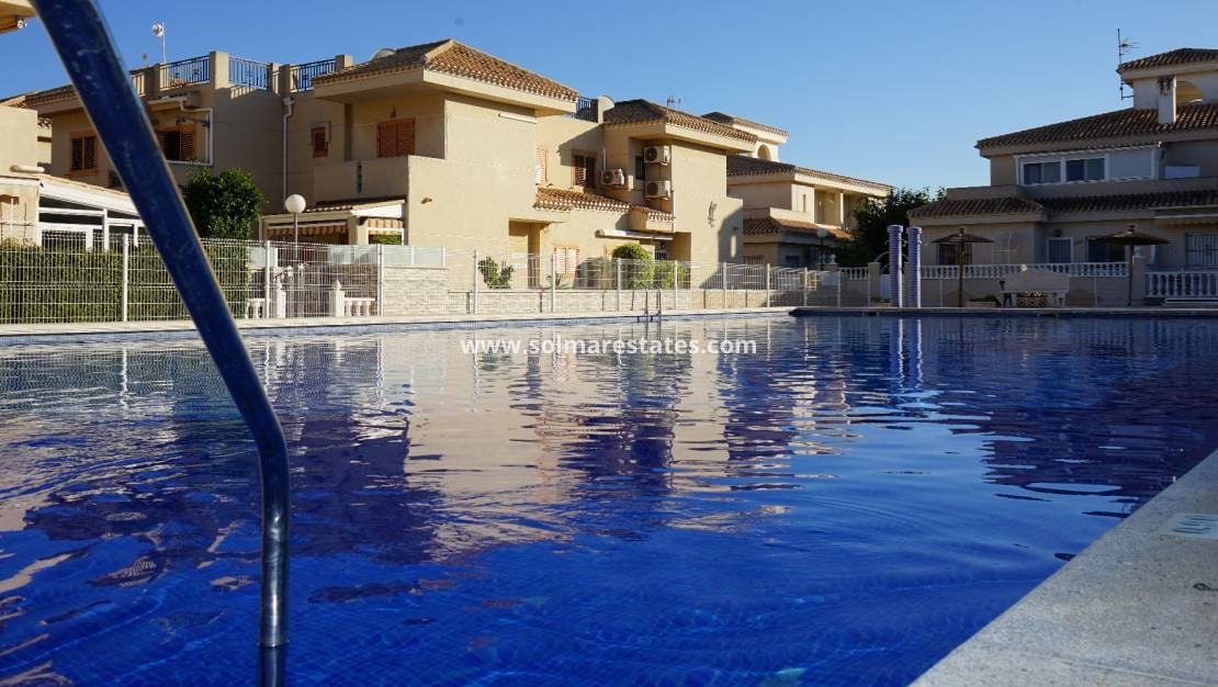 1 chambre Appartement à vendre à Playa Flamenca avec piscine - 125 000 € (Ref: 9438602)