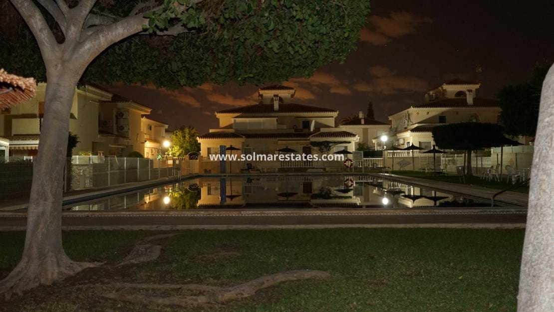 1 chambre Appartement à vendre à Playa Flamenca avec piscine - 125 000 € (Ref: 9438602)