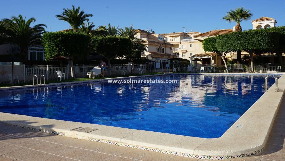 1 chambre Appartement à vendre à Playa Flamenca avec piscine - 125 000 € (Ref: 9438602)