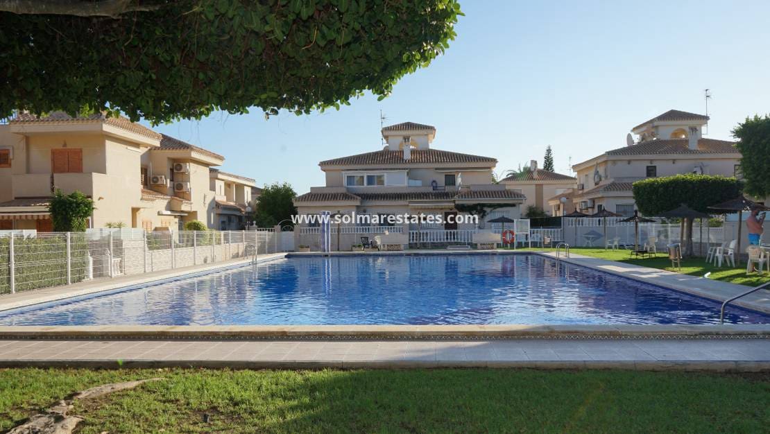 1 chambre Appartement à vendre à Playa Flamenca avec piscine - 125 000 € (Ref: 9438602)