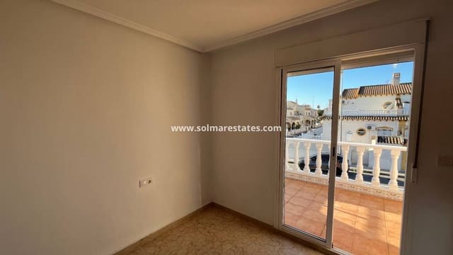 3 soverom Bungalow til salgs i Punta Prima, Orihuela med svømmebasseng - € 210 000 (Ref: 9438604)