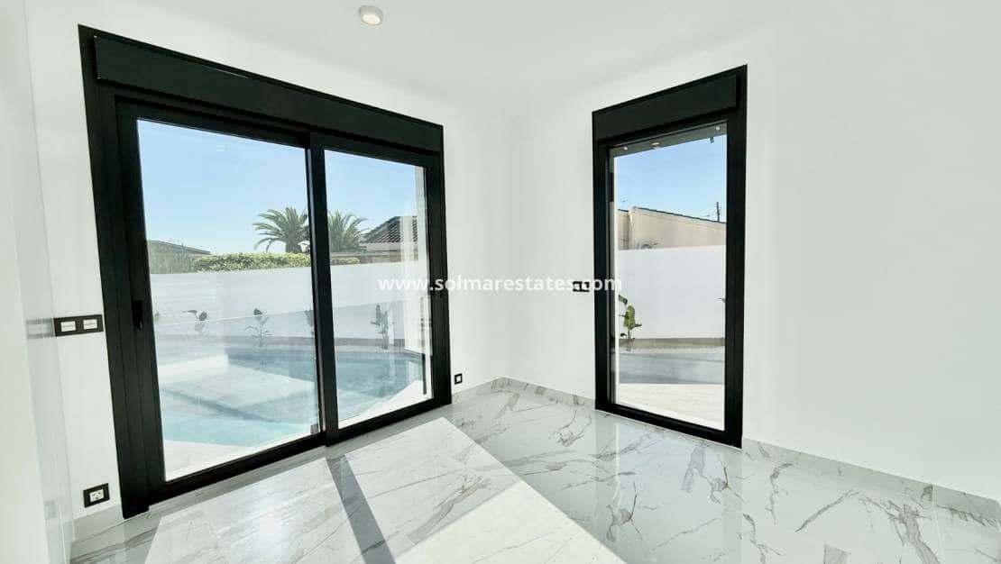 4 Zimmer Villa zu verkaufen in Ciudad Quesada mit Pool - 799.000 € (Ref: 9441924)