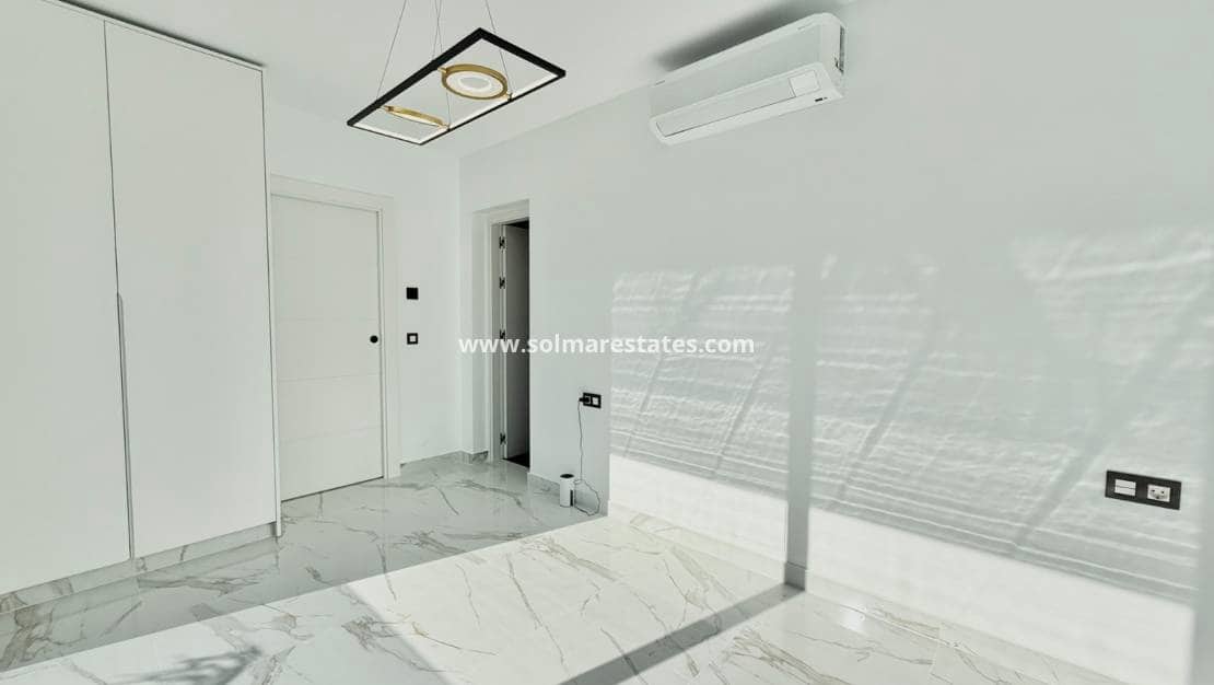 4 Zimmer Villa zu verkaufen in Ciudad Quesada mit Pool - 799.000 € (Ref: 9441924)