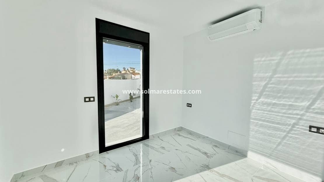 4 Zimmer Villa zu verkaufen in Ciudad Quesada mit Pool - 799.000 € (Ref: 9441924)