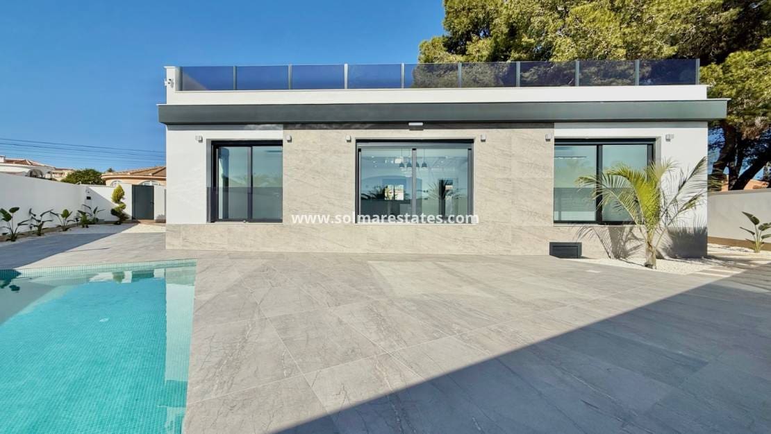 4 Zimmer Villa zu verkaufen in Ciudad Quesada mit Pool - 799.000 € (Ref: 9441924)