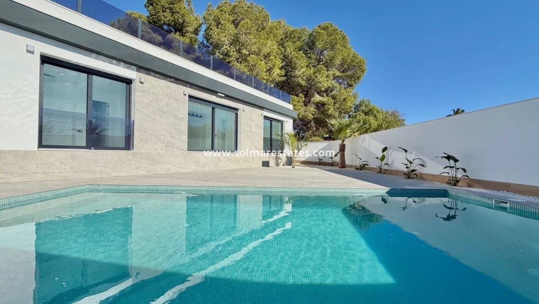 4 Zimmer Villa zu verkaufen in Ciudad Quesada mit Pool - 799.000 € (Ref: 9441924)