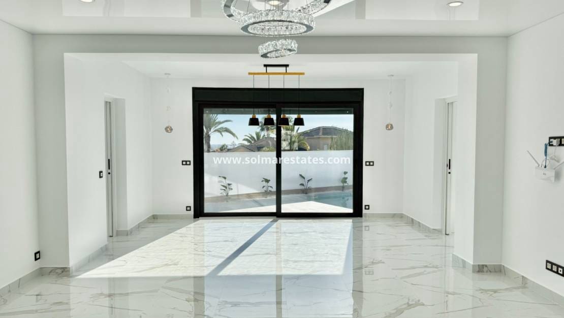 4 Zimmer Villa zu verkaufen in Ciudad Quesada mit Pool - 799.000 € (Ref: 9441924)