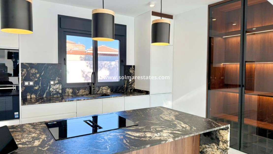 4 Zimmer Villa zu verkaufen in Ciudad Quesada mit Pool - 799.000 € (Ref: 9441924)