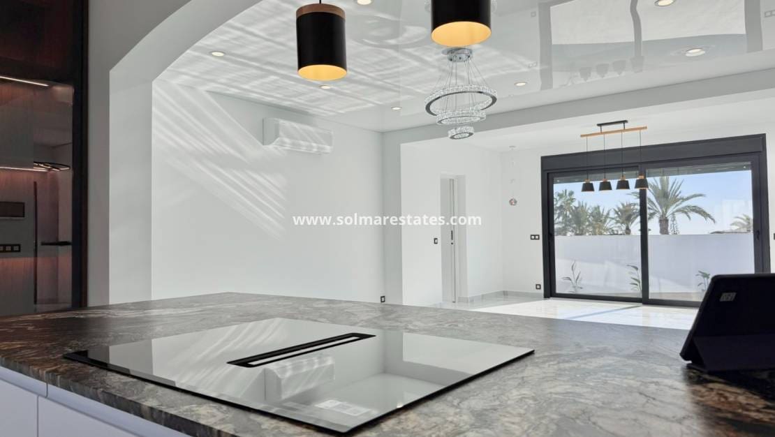 4 Zimmer Villa zu verkaufen in Ciudad Quesada mit Pool - 799.000 € (Ref: 9441924)