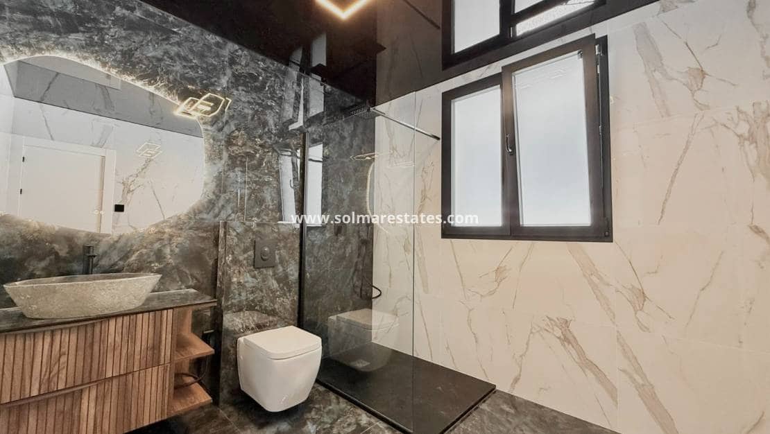 4 Zimmer Villa zu verkaufen in Ciudad Quesada mit Pool - 799.000 € (Ref: 9441924)