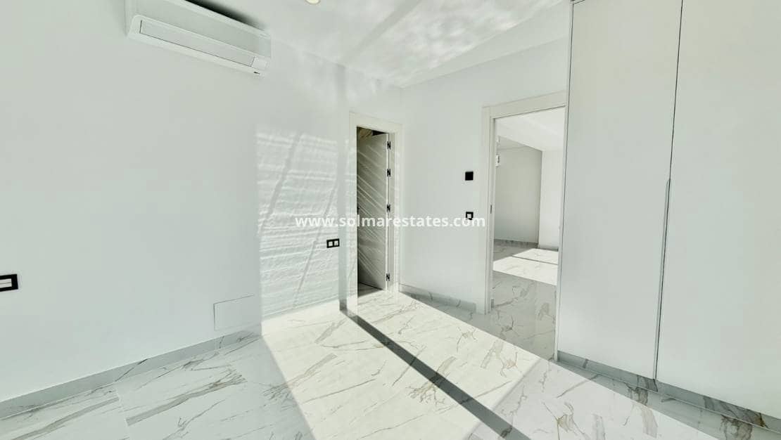 4 Zimmer Villa zu verkaufen in Ciudad Quesada mit Pool - 799.000 € (Ref: 9441924)