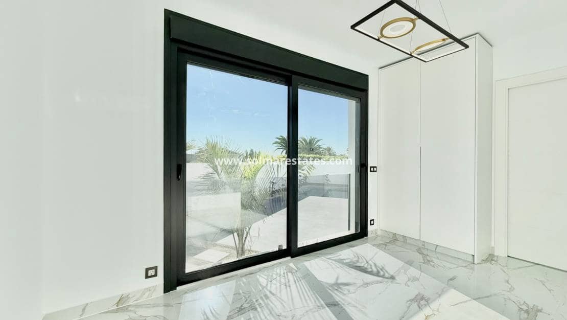 4 Zimmer Villa zu verkaufen in Ciudad Quesada mit Pool - 799.000 € (Ref: 9441924)