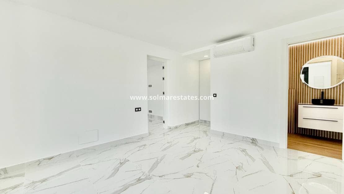 4 Zimmer Villa zu verkaufen in Ciudad Quesada mit Pool - 799.000 € (Ref: 9441924)