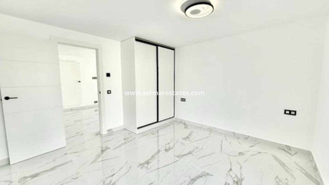 4 Zimmer Villa zu verkaufen in Ciudad Quesada mit Pool - 799.000 € (Ref: 9441924)