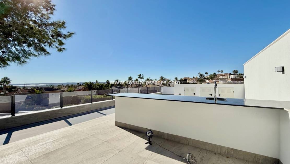 4 Zimmer Villa zu verkaufen in Ciudad Quesada mit Pool - 799.000 € (Ref: 9441924)