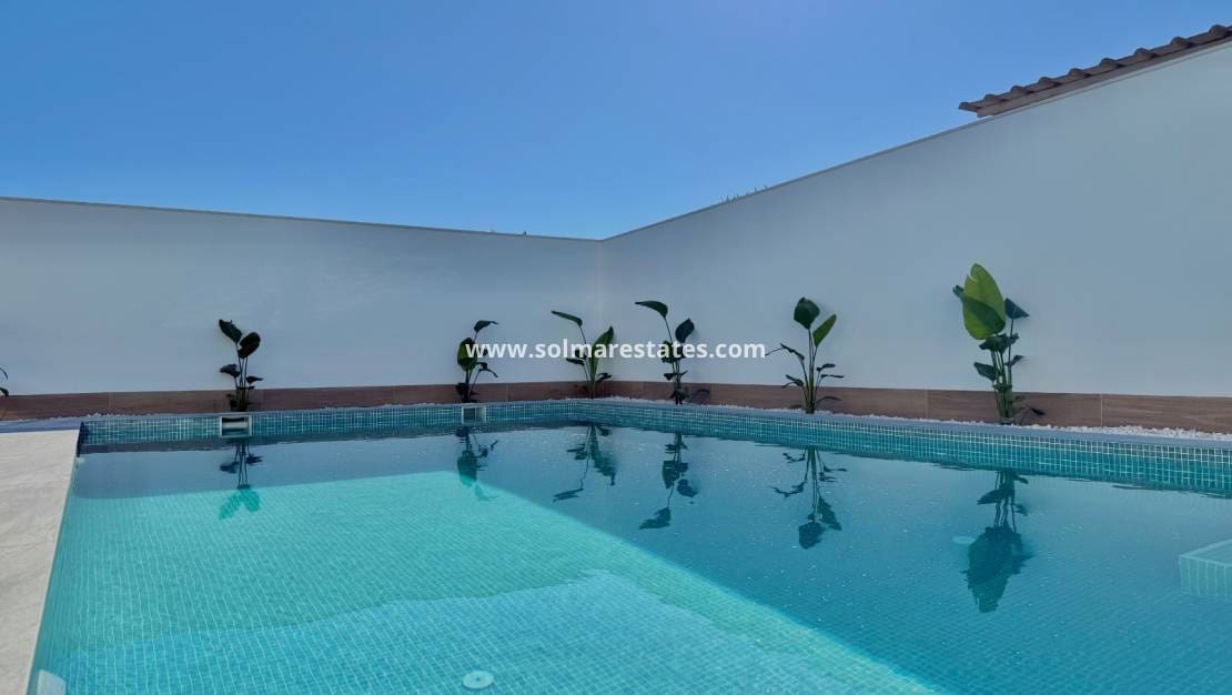 4 Zimmer Villa zu verkaufen in Ciudad Quesada mit Pool - 799.000 € (Ref: 9441924)