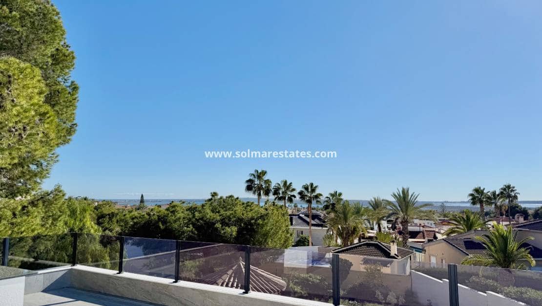 4 Zimmer Villa zu verkaufen in Ciudad Quesada mit Pool - 799.000 € (Ref: 9441924)