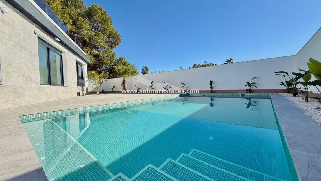 4 Zimmer Villa zu verkaufen in Ciudad Quesada mit Pool - 799.000 € (Ref: 9441924)