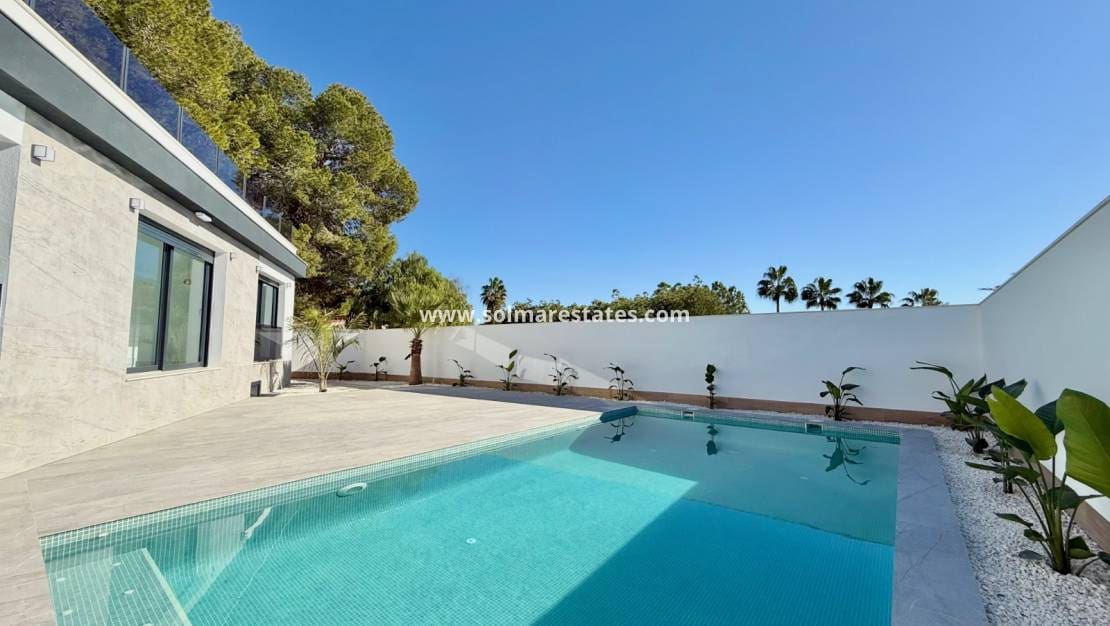 4 Zimmer Villa zu verkaufen in Ciudad Quesada mit Pool - 799.000 € (Ref: 9441924)